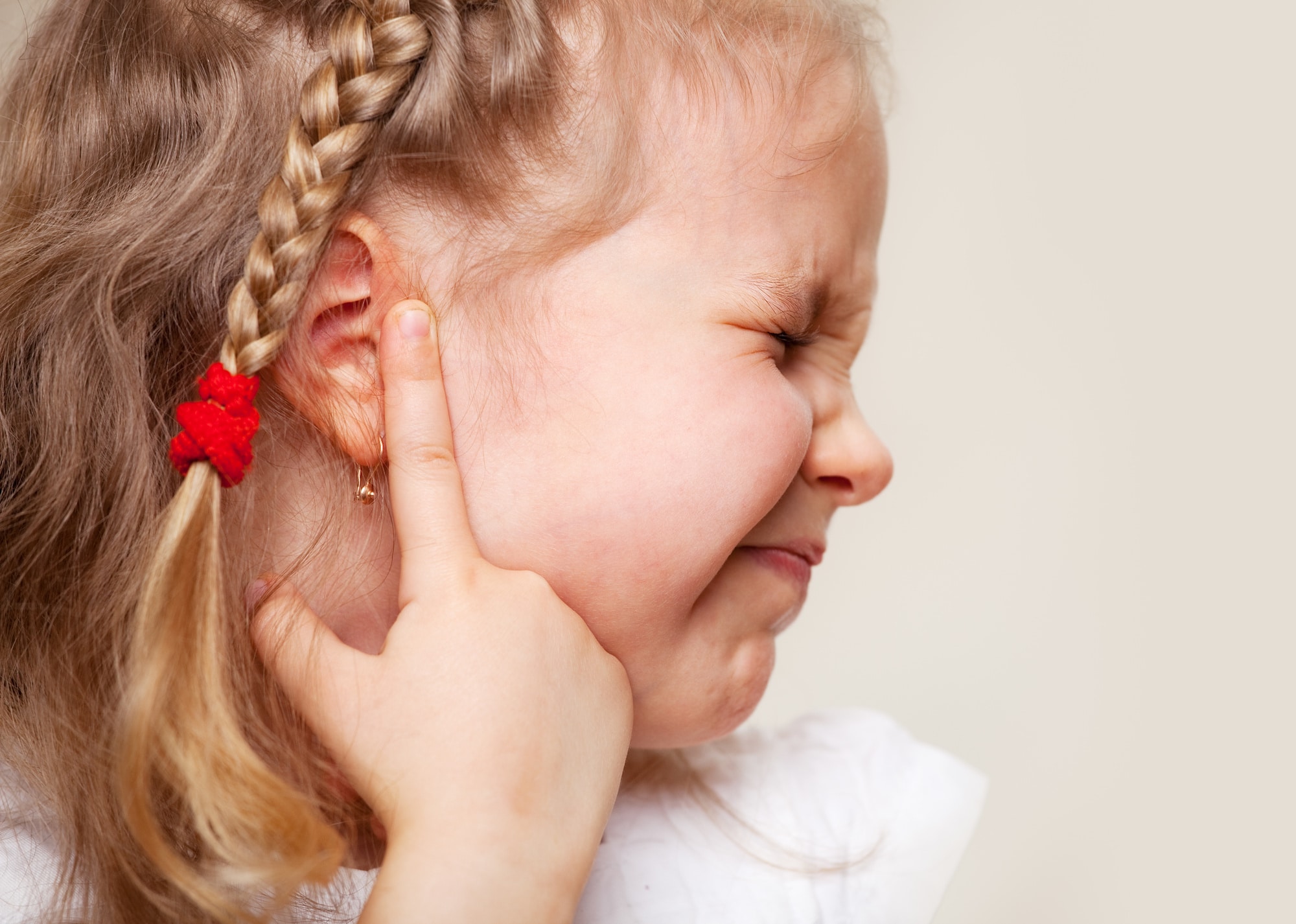 girl pointing to pain in ear